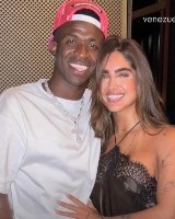 外媒介绍与维尼修斯一起离开夜店的网红：将满26岁，有个5岁女儿