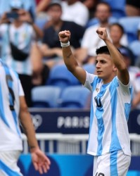 乐鱼下载-记者：马竞希望阿尔马达4000万欧标价降低，报价最高可达3000万欧