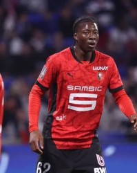 LEYU电竞-卫报：曼联准备和利雅得新月争18岁雷恩前锋梅特，要3000万