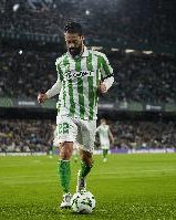 世体：伊斯科目前仍需依靠拐杖行走，预计一个月后能逐步恢复训练