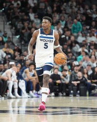 爱德华兹谈枪击事件：我很爱明尼苏达 我和家人会为每个人祈祷